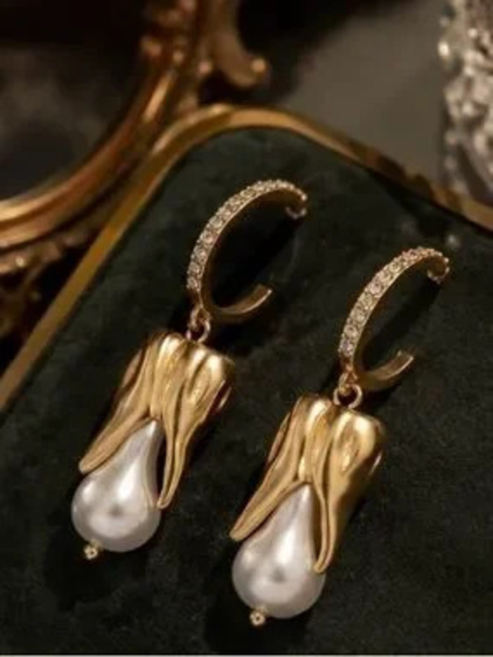 Vintage Gold Pearl Glamour Earrings